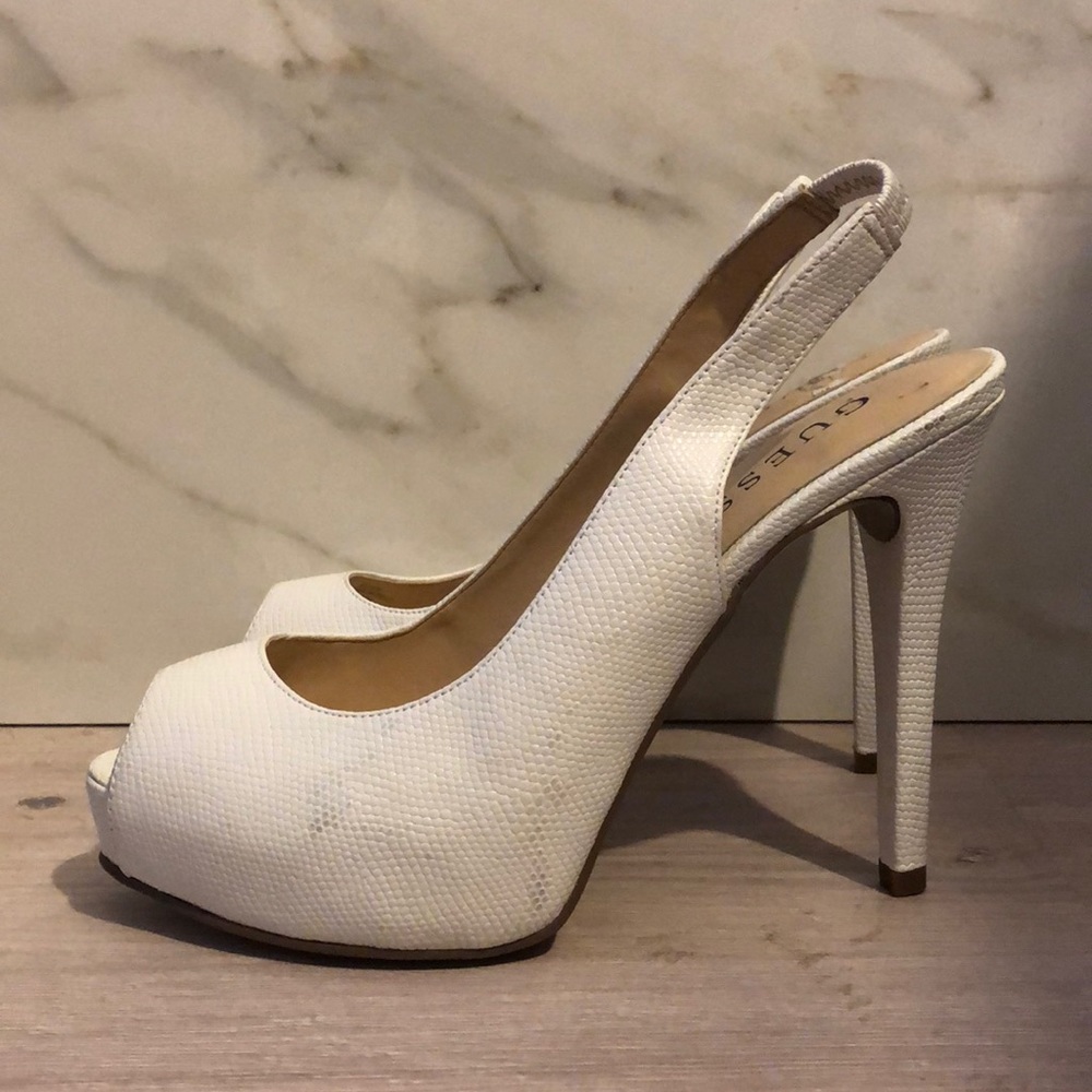 2/40$ 🛍 Guess white leather heels 👠
